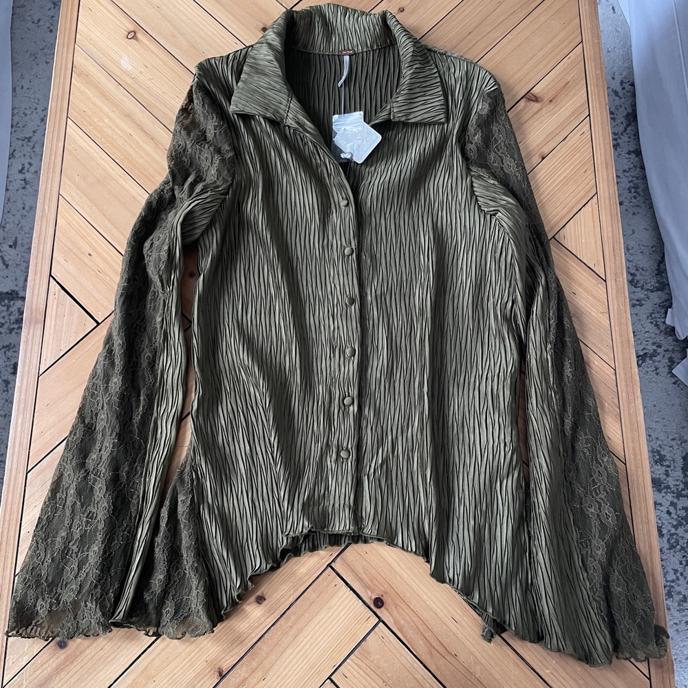 Pleated New Free People Next Dimension Button Down Shirt- Weeping Willow size M - Picture 4 of 11